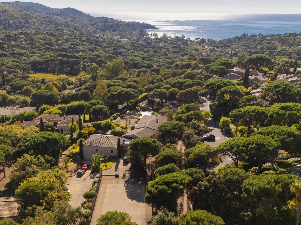 Ganze Ferienwohnung, Villa mit 4 Schlafzimmern – Swimmingpool – Klimaanlage – Tennisplatz – Parkplatz in Gigaro, La Croix-Valmer