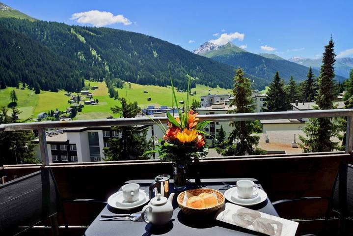 Vacation apartment for 2 people, with sauna and yard as well as balcony in Davos