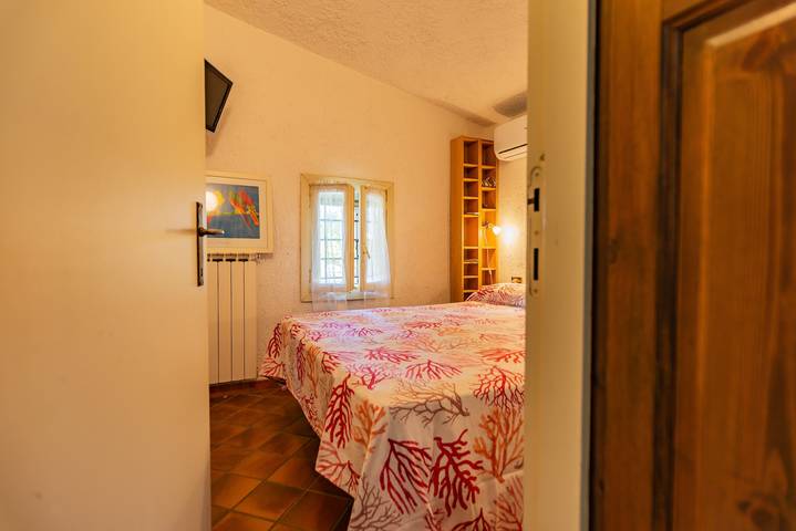 'Villetta Baia di Mola' with Wi-Fi, A/C & Garden in Cala di Mola, Capoliveri