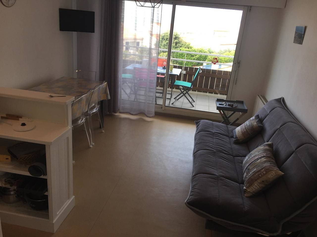 Entire apartment, Renovated beachfront apartment with balcony and parking in Jard-sur-Mer in Jard-sur-Mer, Vendée