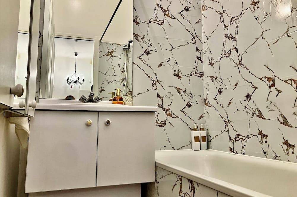 Entire apartment, Studio Chic - between Paris and Disney - Ideal for a romantic getaway for two in Chelles, Seine-et-Marne