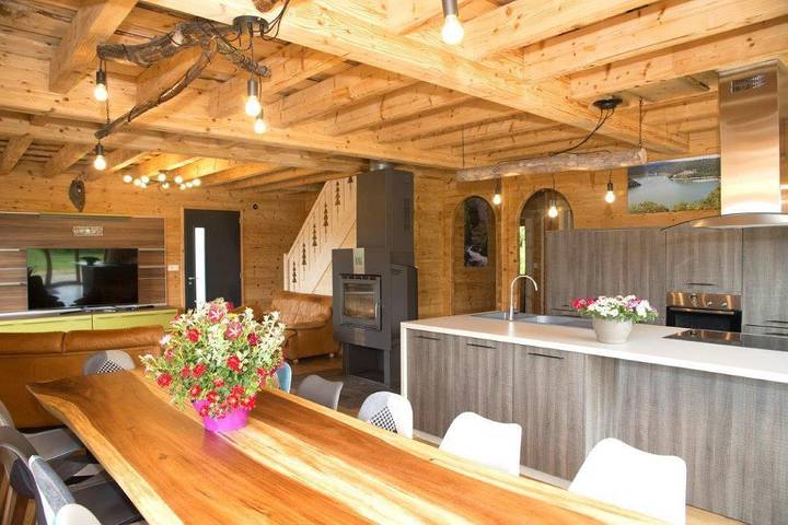 Gîte pour 14 personnes avec terrasse in Charcier, Jura Francais