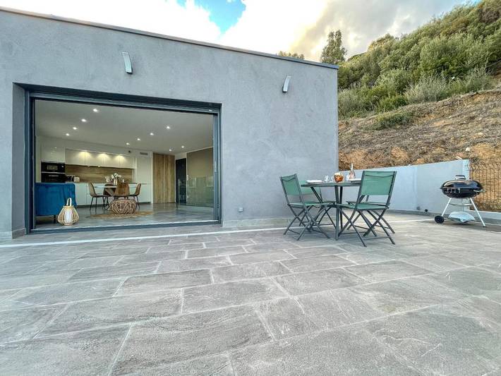 Villa pour 4 personnes, avec terrasse ainsi que piscine et vue à Bastia - 2