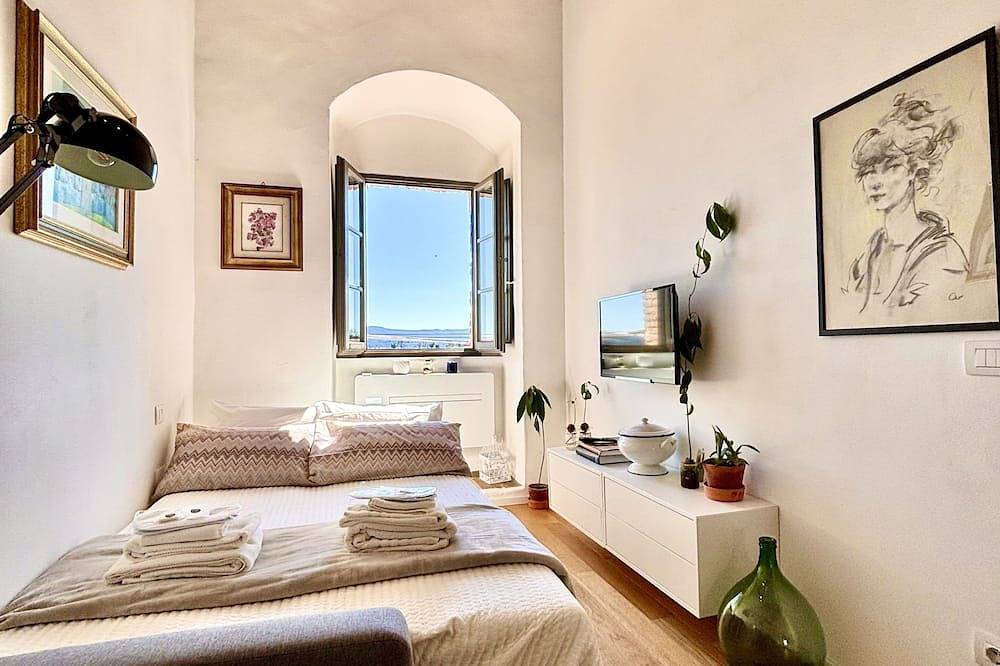Entire apartment, Apartment La Torre di Canonica Colle di val d'Elsa - Siena Via Francigena in Colle di Val d'Elsa, Siena Province