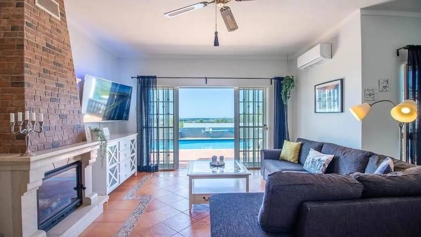 Ferienhaus für 10 Personen, mit Garten und Terrasse sowie Pool, mit Haustier