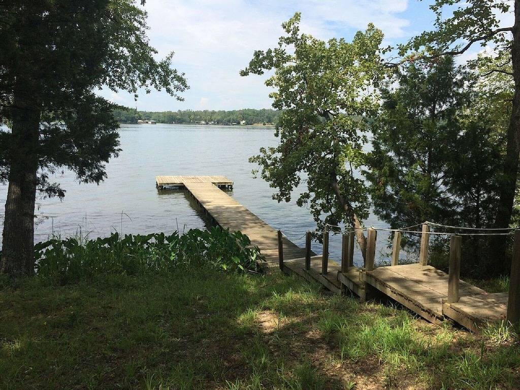 Callender Lake Gemütliche 2-Zimmer-Kabine mit Carport in der Nähe von historischen Edom, Texas in Van Zandt County