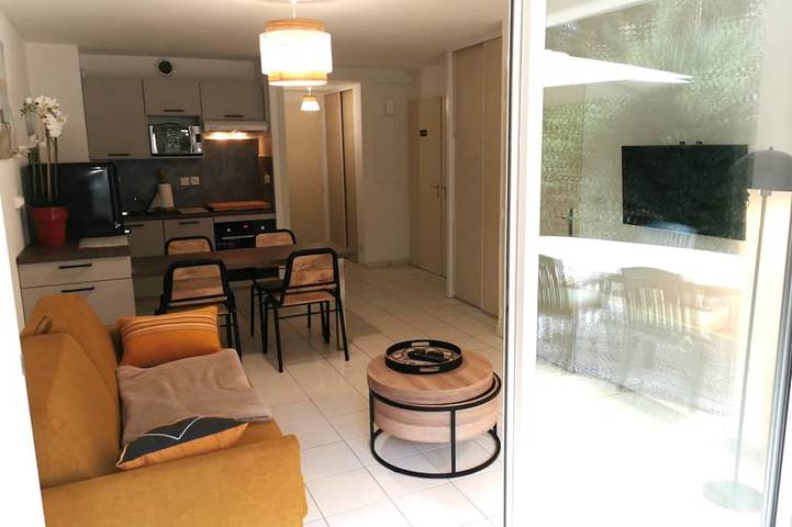 Gîte pour 4 personnes, avec terrasse et jardin dans Plage du Veillon