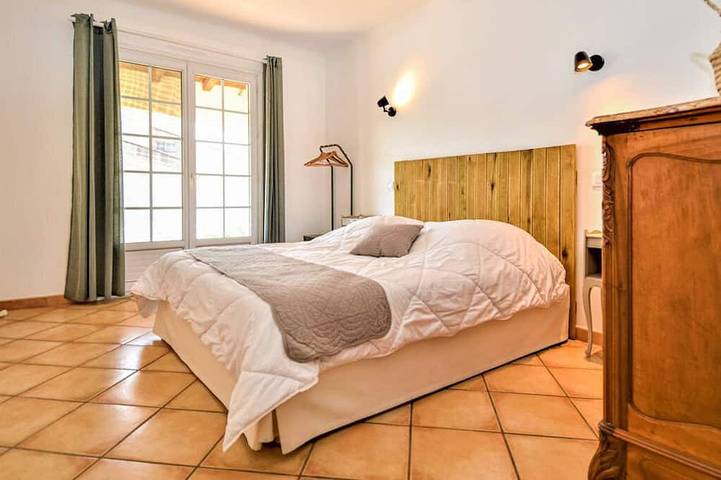 Location de vacances pour 9 personnes, avec jardin à Bellegarde - 2