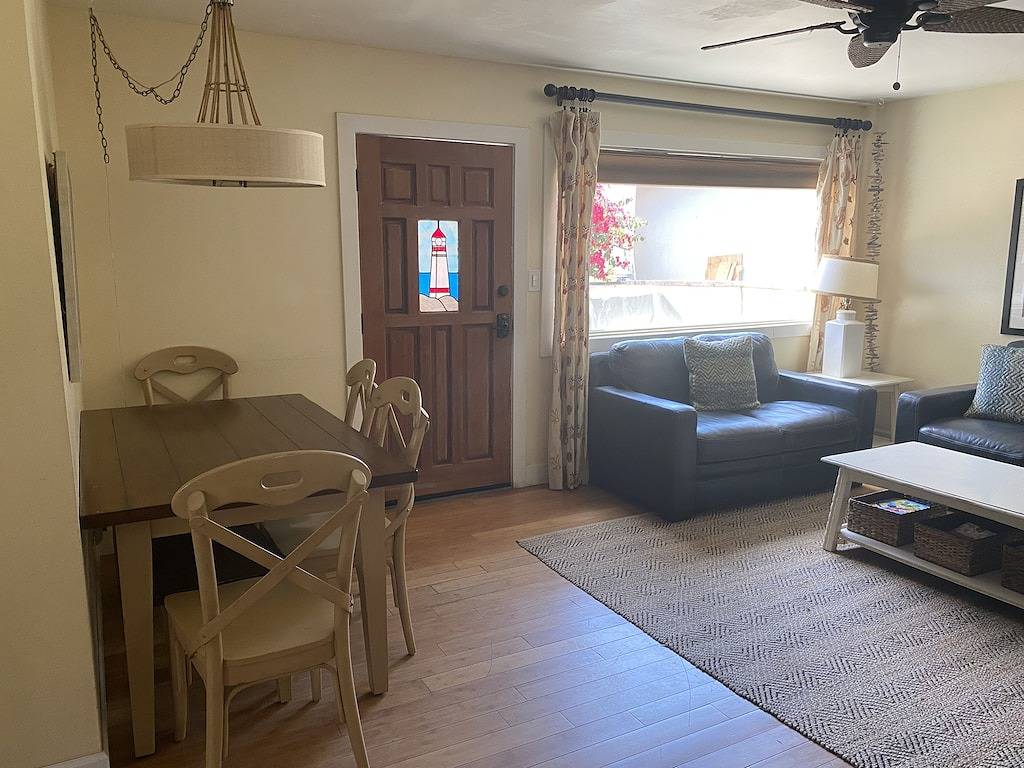 Charmantes Silverstrand Beach Cottage, nur wenige Schritte vom Sand entfernt! in Ventura County