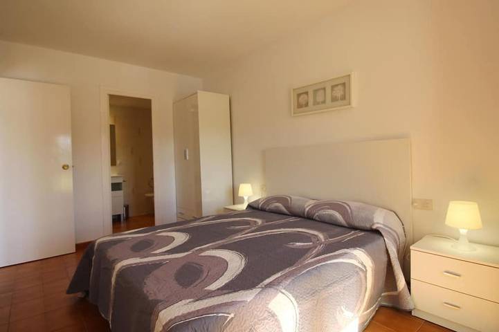 Entire apartment, Beachfront Penthouse, 1 Min to La Ribera Beach, Terrace, Parking, Wifi, Sleeps 4 in el Port de la Selva, Upper Empordà