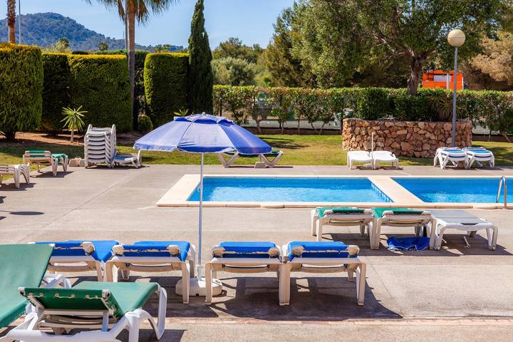 Apartamento entero, Apartamento 'Apartamento Espiga' con piscina compartida, Wi-Fi y aire acondicionado in Cala Bona, Son Servera