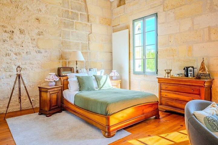Location de vacances pour 6 personnes, avec piscine ainsi que jardin et jacuzzi à Grézillac - 2