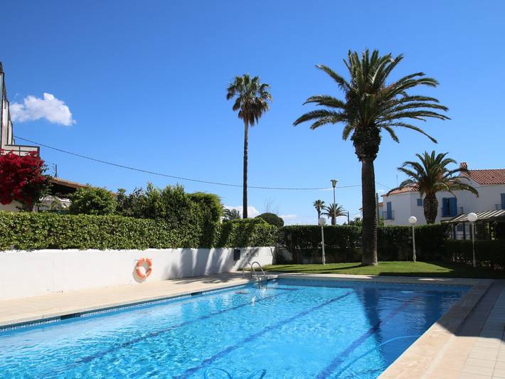 Apartamento para 6 personas, con jardín y piscina, Se admiten mascotas en Parque de Montroig