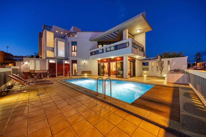 Chalet para 8 personas, con Balcón y Terraza además de Piscina y Sauna en El Médano