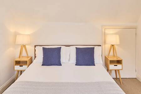 Host & Stay | Queen's Corner in Kent