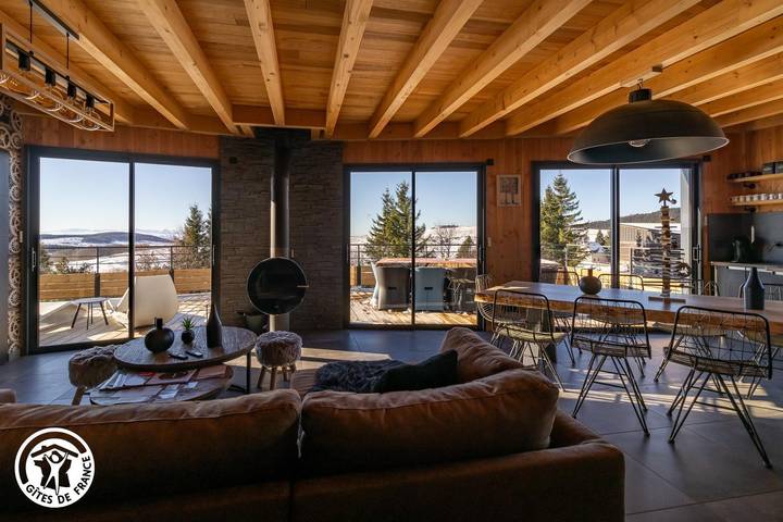 Gîte pour 12 personnes, avec terrasse et jardin ainsi que jacuzzi et sauna à Besse-et-Saint-Anastaise - 2