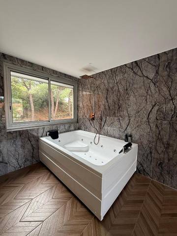 Gîte pour 2 personnes, avec sauna ainsi que vue et terrasse, animaux acceptés dans Gare De Collioure