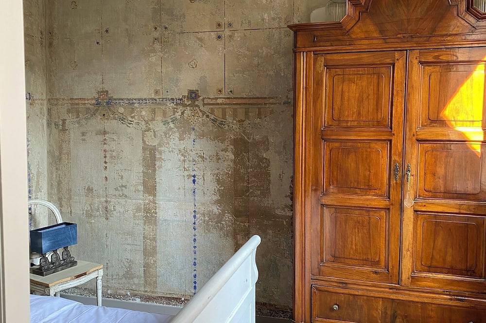 Entire apartment, 7. Frecavalli Apartment in period building in Crema, Cremona Province