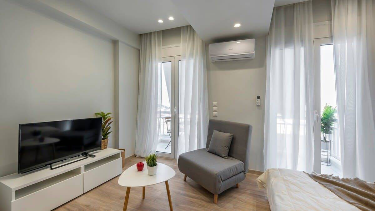 Entire apartment, City Escape, Stylish Studio with Views in Central Section of Athens, Athens