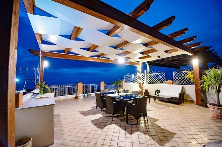 Apartamento de vacaciones para 5 personas, con balcón además de jacuzzi y piscina - 1