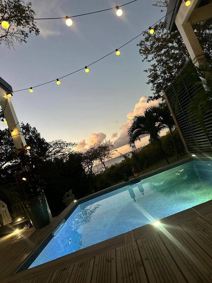 Location de vacances pour 4 personnes, avec piscine ainsi que vue et jardin dans Plage de Ferry - 2