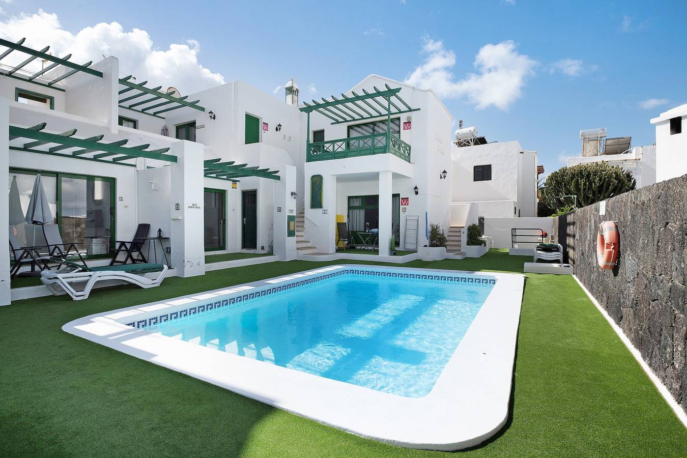 Entire apartment, "Apt 2 Las Palmeras Iii Lanzarote" with Sea and Mountain Views, Shared Pool, Private Terrace & Wi-Fi in Puerto del Carmen, Tías
