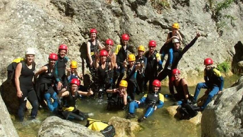 Location de vacances pour 6 personnes, avec jardin et vue ainsi que terrasse et piscine à Camurac - 3