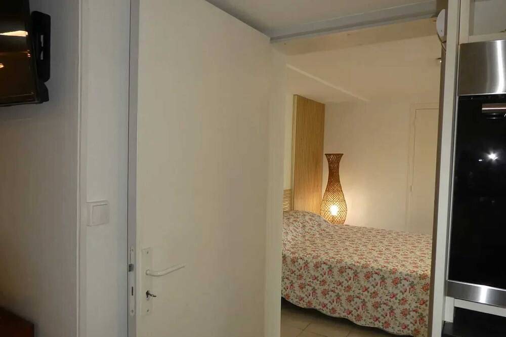 Entire apartment, Homerez - Apt. in Latresne with Jacuzzi in Latresne, Bordeaux region