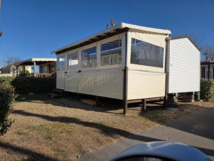 Camping pour 5 personnes, avec terrasse et piscine, animaux acceptés