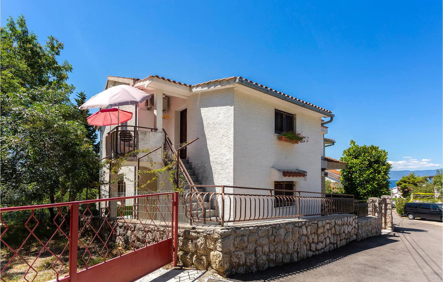 Ganze Ferienwohnung, Gemütliche Unterkunft, 2,5 km vom Strand entfernt: WLAN, Klimaanlage, Terrasse, Parkplatz und Waschmaschine! in Omisalj, Krk