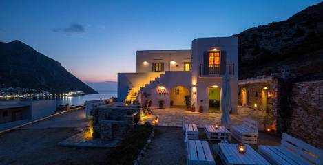 Cottage pour 2 personnes, avec vue ainsi que terrasse et piscine dans Sifnos