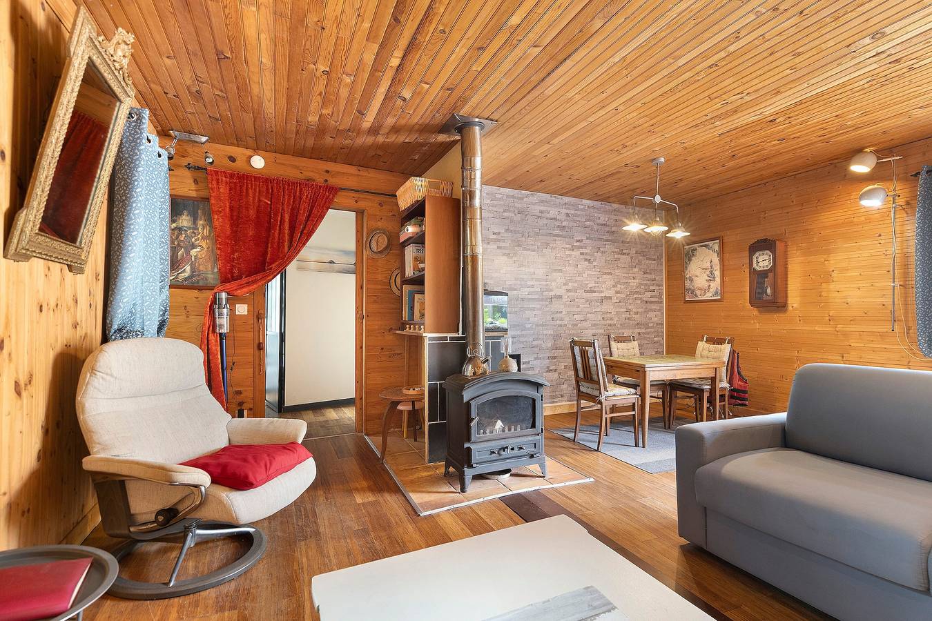 Ferienhaus 'La Cabane du Bassin' mit privater Terrasse, Wlan und Klimaanlage in Cassy, Lanton