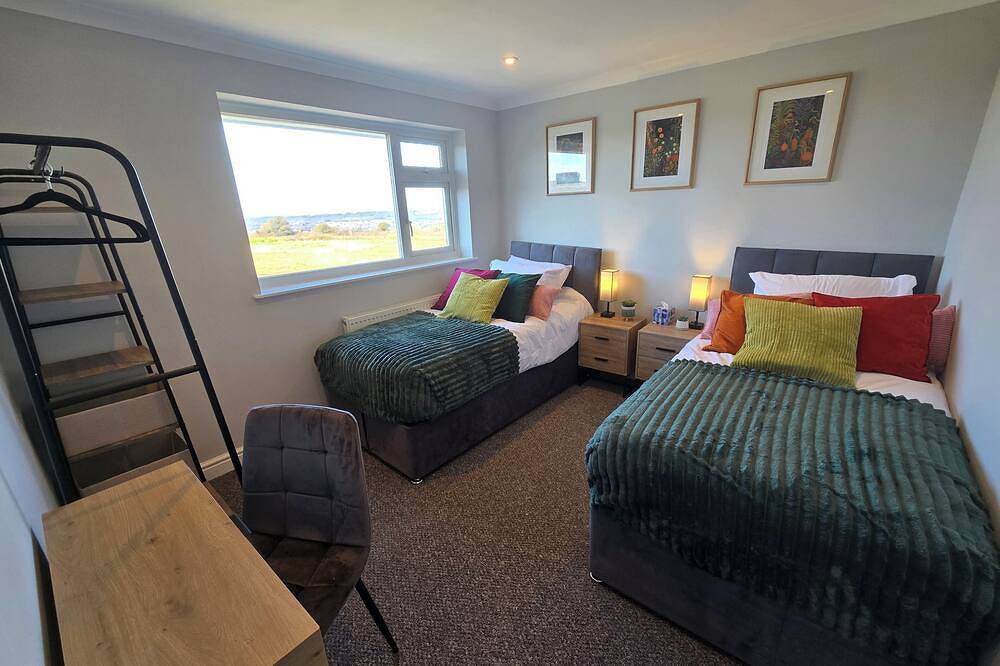 Luxury Sea View Retreat with Hot Tub – Sleeps 8 in Dover, Kent