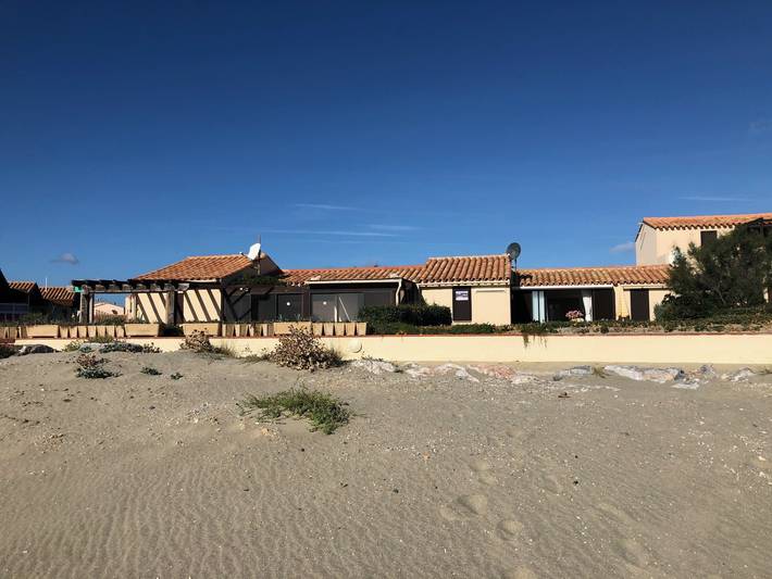 Gîte pour 4 personnes, avec terrasse ainsi que jardin et piscine