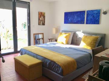 Cottage pour 2 personnes, avec vue et piscine ainsi que terrasse et jardin à Pierrelatte