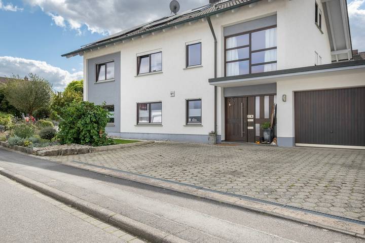 Hel lägenhet, Apartment 'Main Ferienwohnung Erlabrunn' with Private Garden and Parking in Erlabrunn, Franconian Wine Country