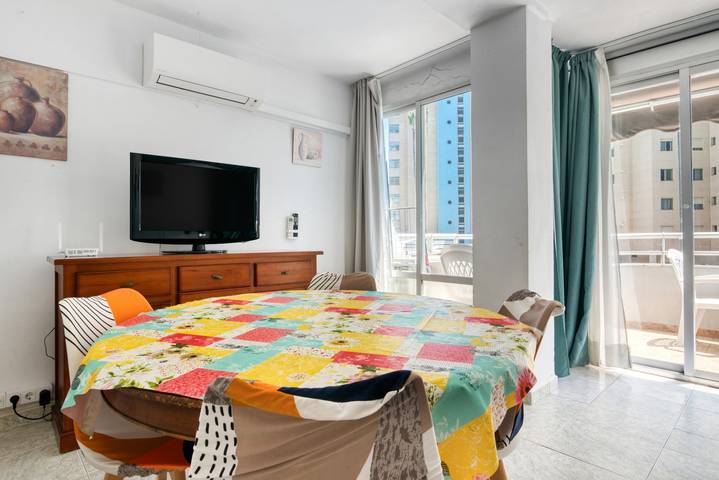 Apartamento entero, Apartamento 'Aguamarina B' con piscina compartida, Wi-Fi y aire acondicionado in Playa la Fossa, Calpe