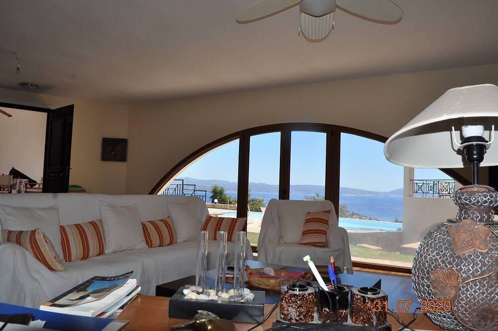 Island Villa is geschikt voor 10 personen in Agia Galini, Rethymno en omgeving