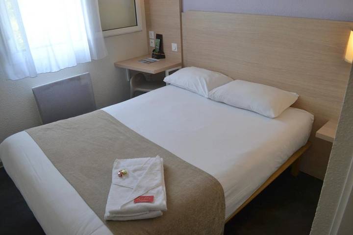 Hôtel pour 6 personnes, avec Terrasse ainsi que Jardin et Vue à Cenon