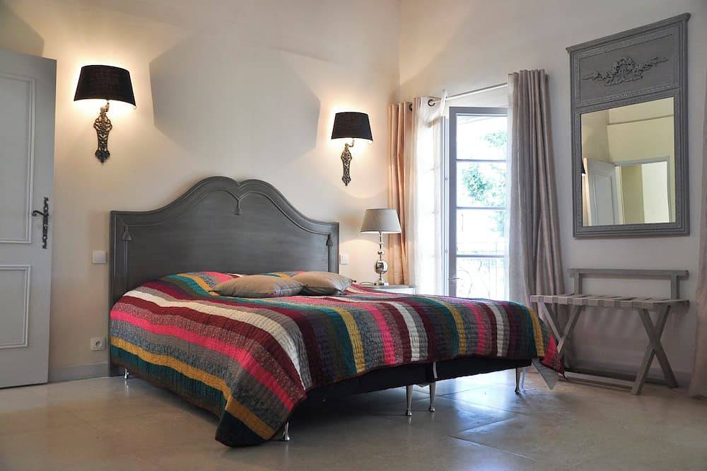 Mas Le 7 - Chambre Rosalie - 2 (basic rate) to 4 people in Saint-Andiol, Arles region