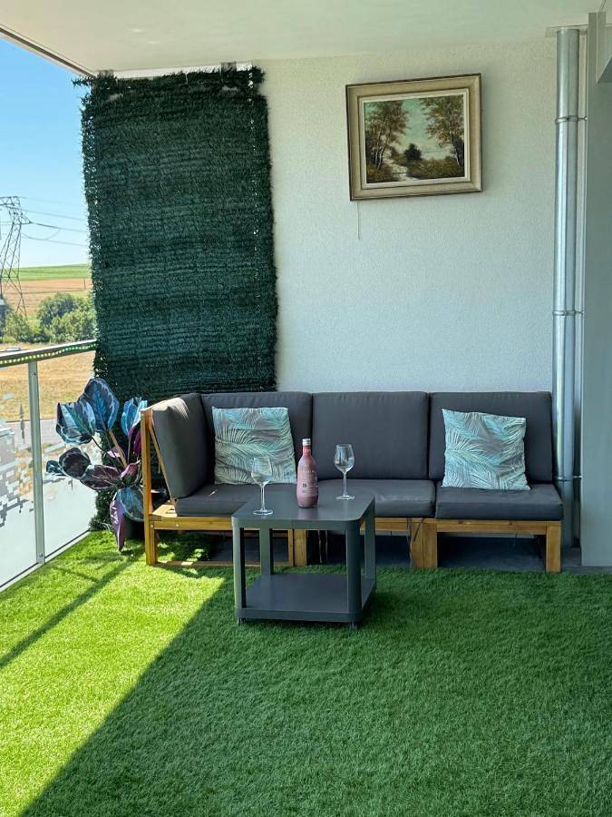 Appartement entier, One-Bedroom Apartment in Saint-Genis-Pouilly, Gex