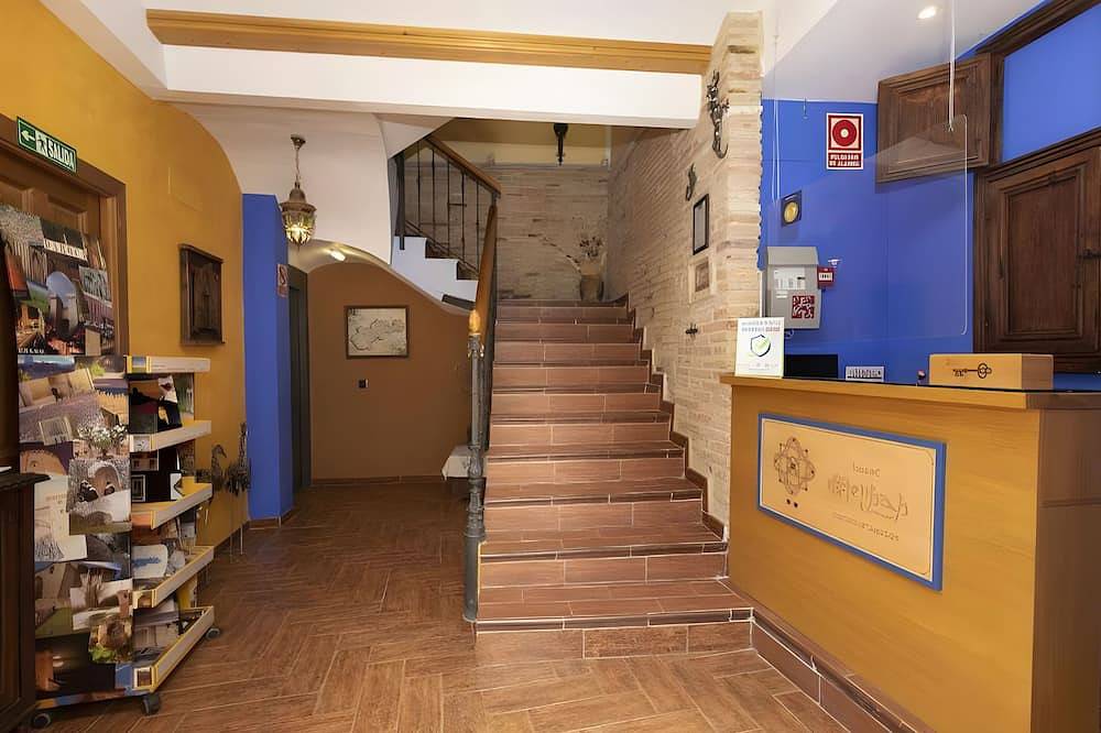 Apartamento entero, Apartamento 'Halima' con balcón, Wi-Fi y aire acondicionado in Daroca, Provincia de Zaragoza