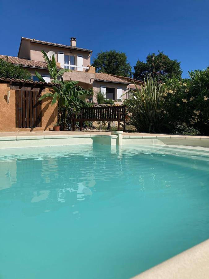 Location de vacances pour 2 personnes, avec jardin ainsi que sauna et piscine à Vesseaux - 2