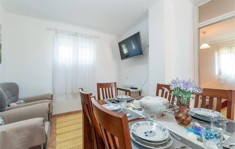 Ganze Ferienwohnung, Gemütliche Ferienwohnung mit Terrasse, Klimaanlage und Parkplatz in der Nähe der Küste von Donji Karin in Donji Karin, Zadar