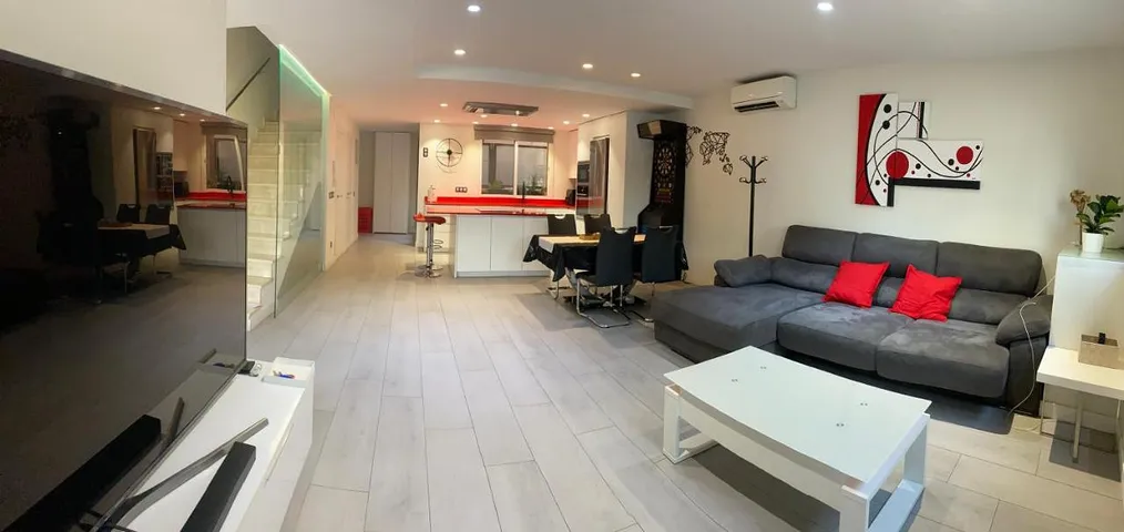 Apartamento de vacaciones para 8 personas, con balcón y jacuzzi - 1