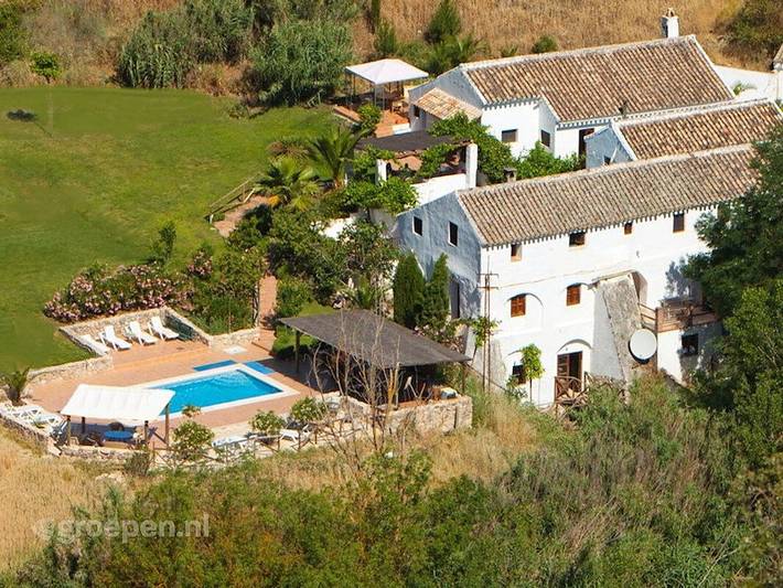 Apartamento para 20 personas, con Balcón/Terraza además de Terraza y Piscina en Iznájar