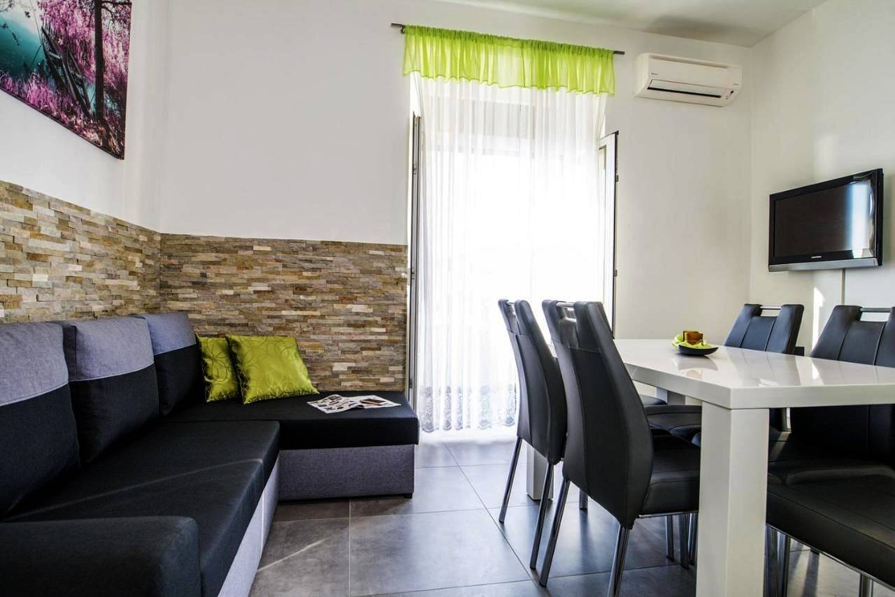 Ganze Wohnung, Apartment Stefania on the beach in Raša, Ostküste Istrien