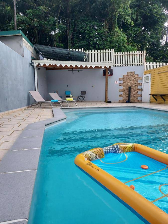 Gîte pour 5 personnes, avec jardin et piscine à Rivière-Pilote - 4