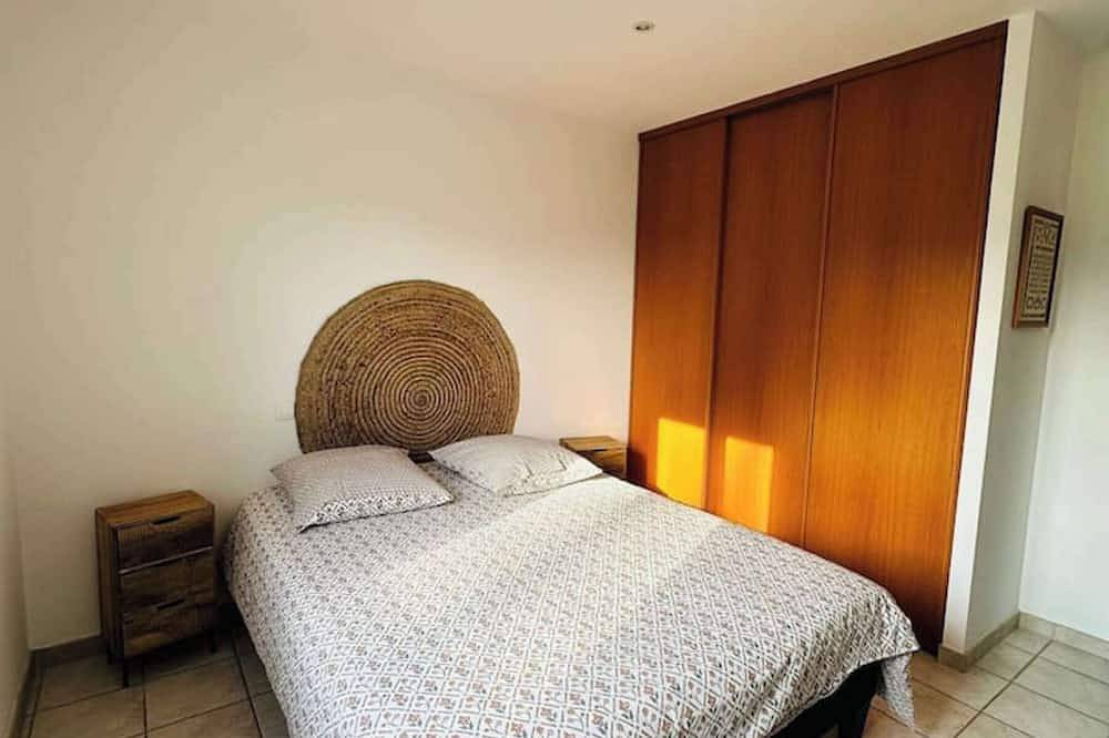Apartamento entero, Apartamento 'Lou Grand Jas' con vistas a la montaña, jardín privado y Wi-Fi in Plan-d'Orgon, Region de Arles