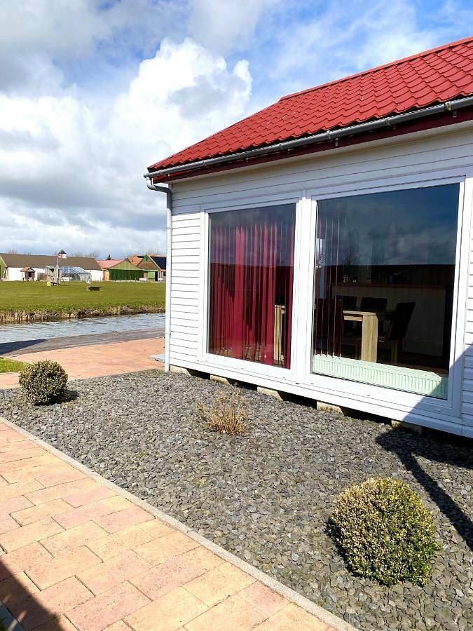 Ferienpark Vislust Modernes Holzhaus am Ijsselmeer mit eigenen Steg in Ijsselmeer